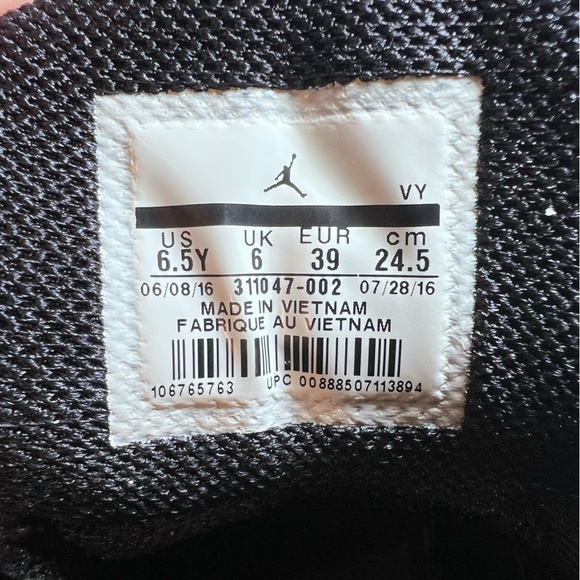 Youth Air Jordans Dub Zero GS Sneakers - Picture 15 of 15